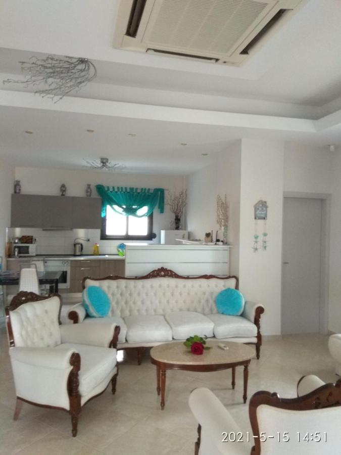Irenes Apartment Kallithea  Ngoại thất bức ảnh